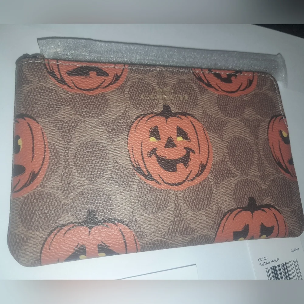New Coach Pumpkin Print Wristlet NWT Great For Halloween - Picture 1 of 5